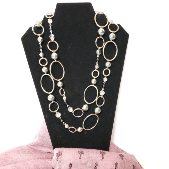 Jewelry - Long silver link and gray pearl necklace